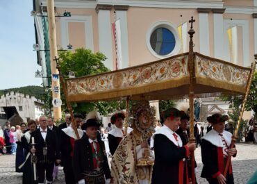 KC Bozen Kultur- und Weinreise Fronleichnam-Prozession in Kastelruth