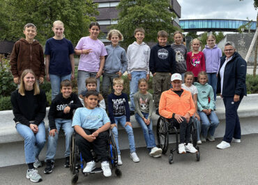 Catherine Debrunner mit Schulklasse Neuenkricher
