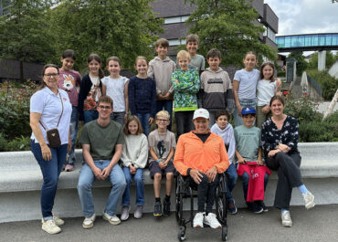 Catherine Debrunner mit Sempacher Schulklasse